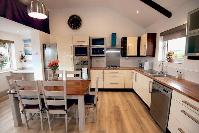 Meadowlane Lodge Cork Bagian luar foto